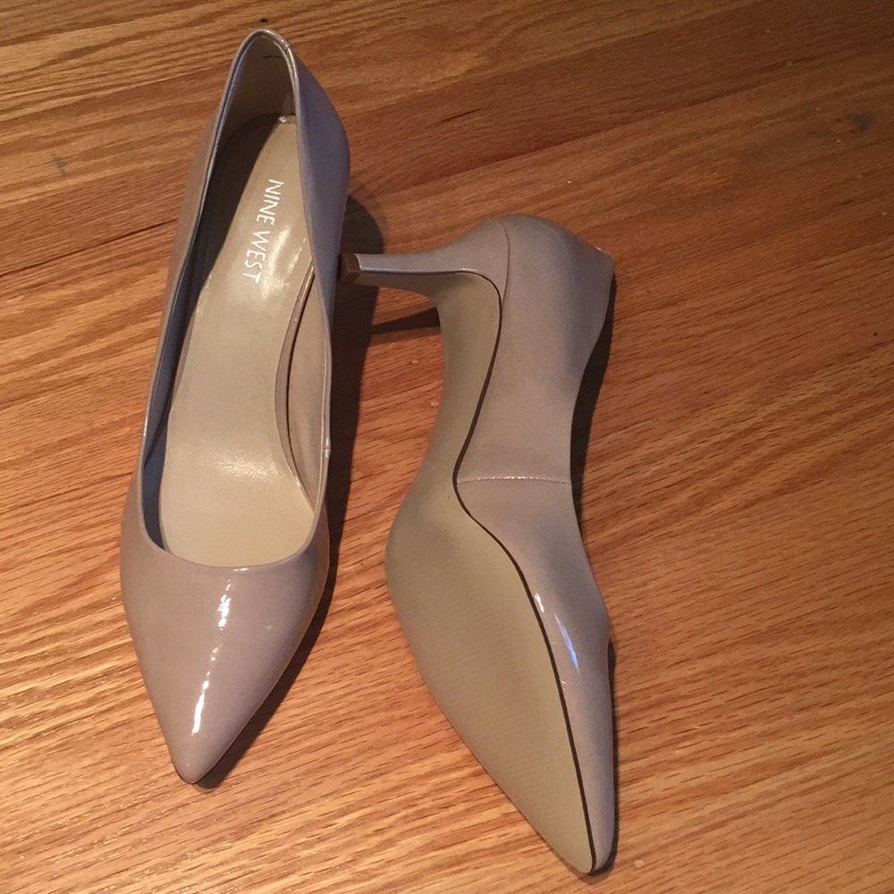 Nine West nude pumps size 8: never worn